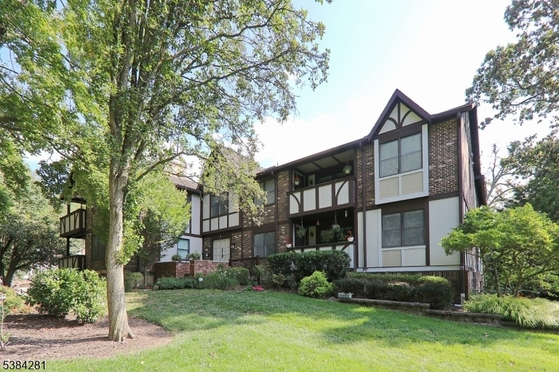 Primary Photo - 1 Heritage Dr
