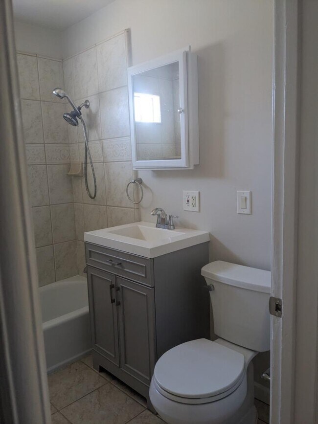 Foto del edificio - 136 Cedar Ln