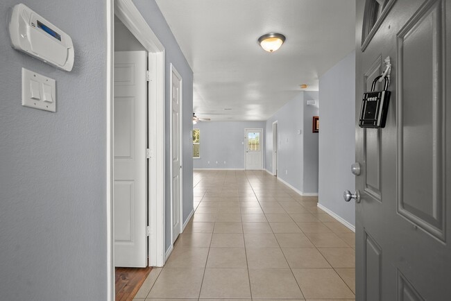Building Photo - 1631 Quail Run