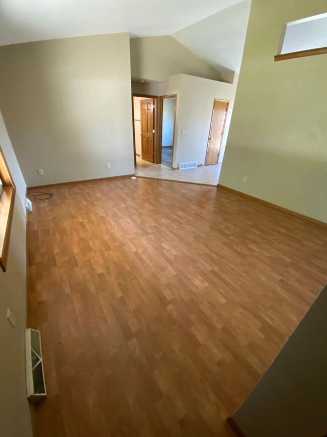 Building Photo - 649-401 Pearl-Henry