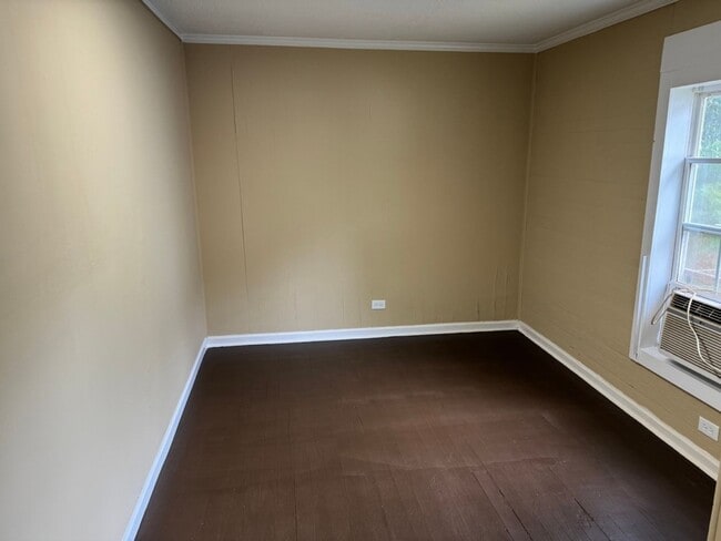Building Photo - 2 Bed 1 Bath House