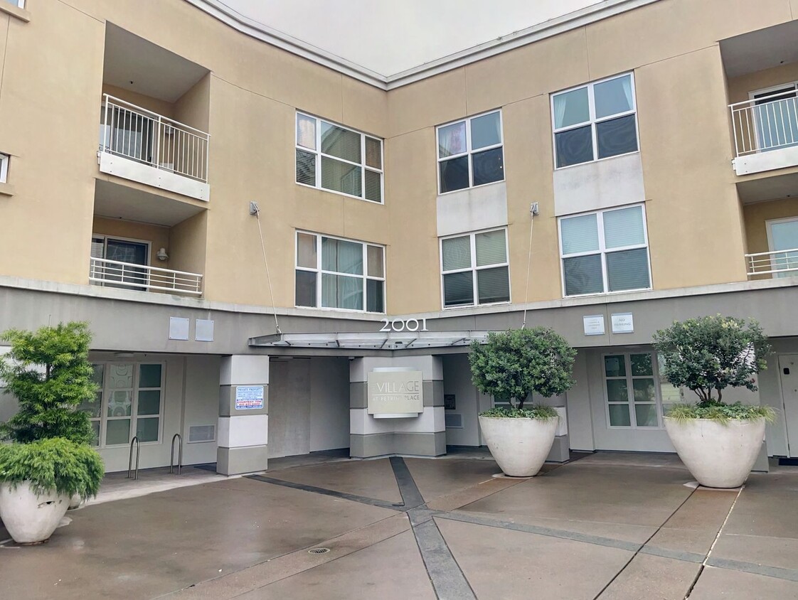 Primary Photo - Upgraded Top Floor 2 Bed, 2 Bath NOPA Cond...