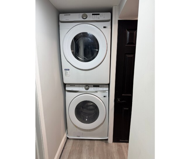 Foto del edificio - 3831 Derby Manor Dr