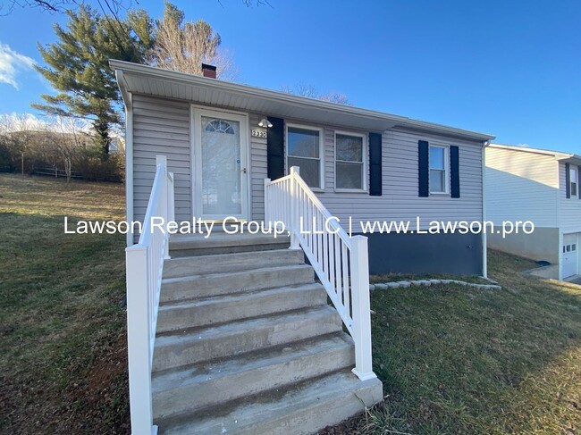 Building Photo - Cozy Vinton House with Backyard