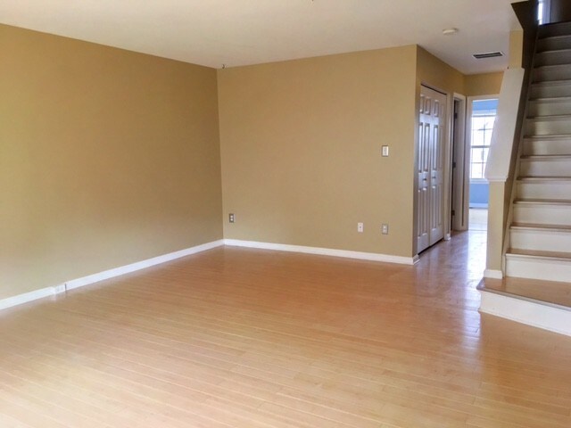 Foto del edificio - 45468 Heritage Trail Square