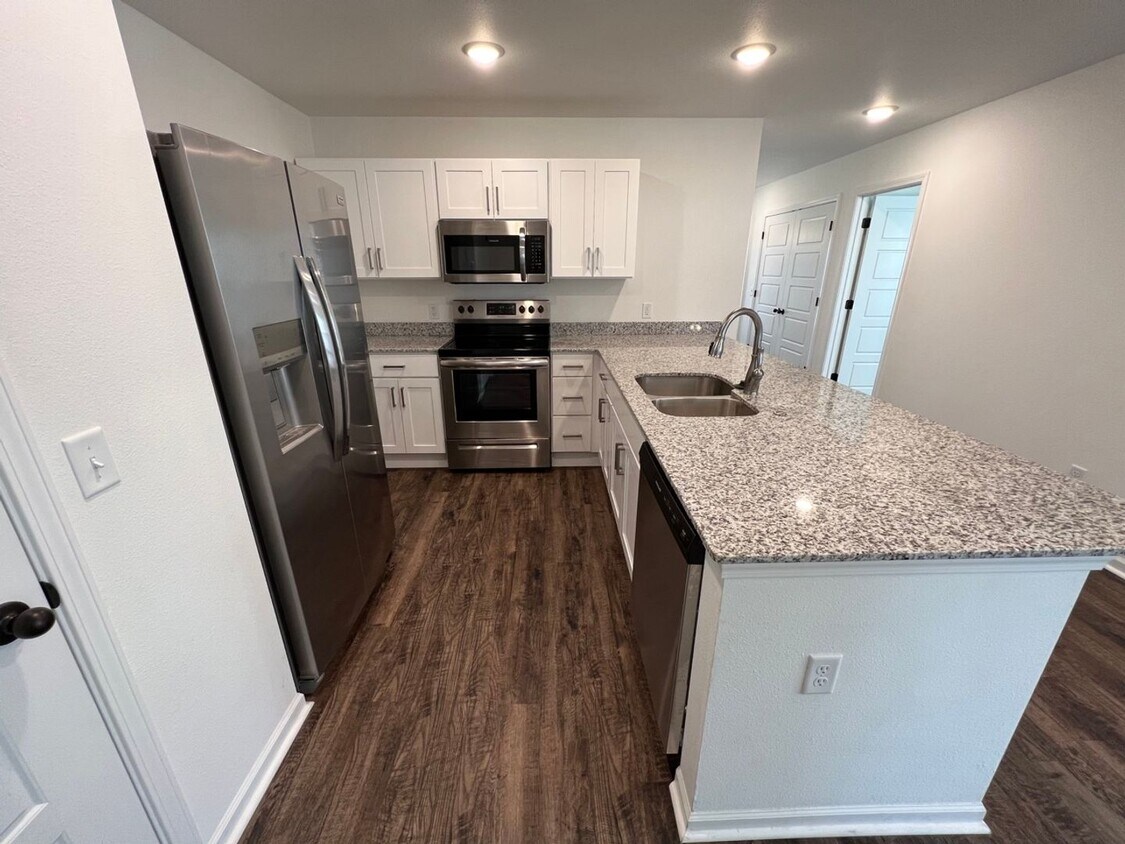 3 Bedroom Townhome On The Corner! Townhome Rentals in Duenweg MO