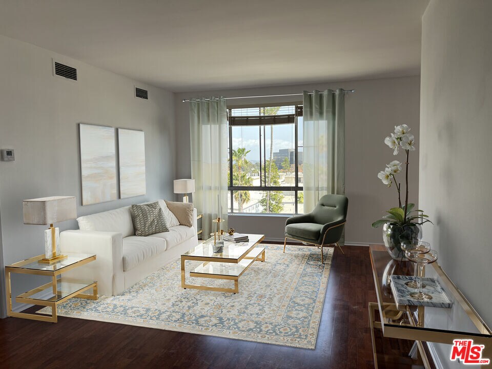 Foto principal - 622 S Barrington Ave