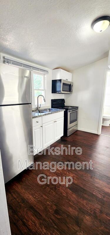 Building Photo - 940 E Palmetto St