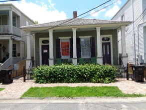 Building Photo - 622 1st St