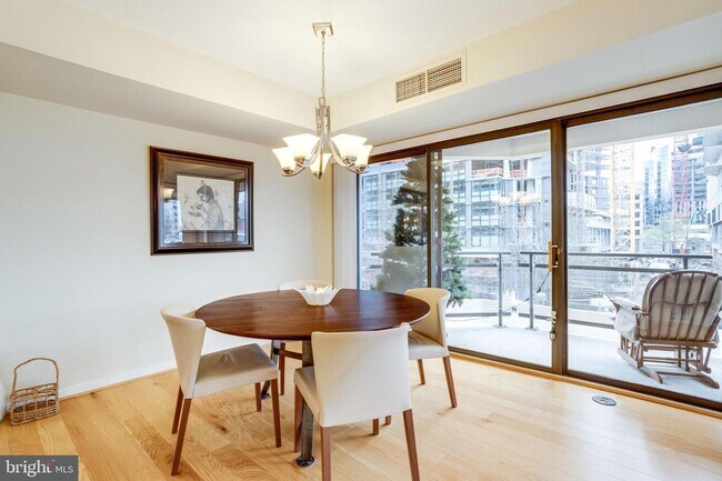 Foto del edificio - 1530 Key Blvd