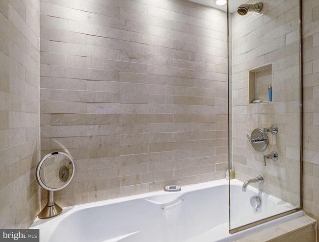 Foto del edificio - 3210 Grace St NW