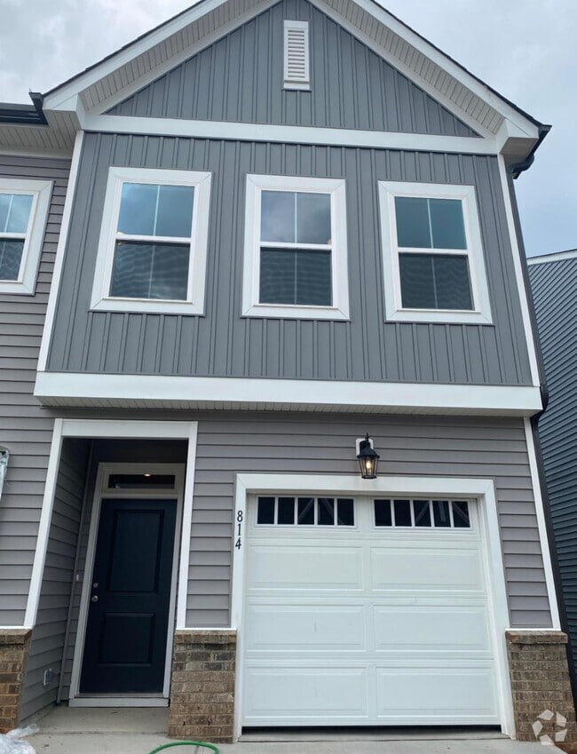Building Photo - 814 Oak Center Dr