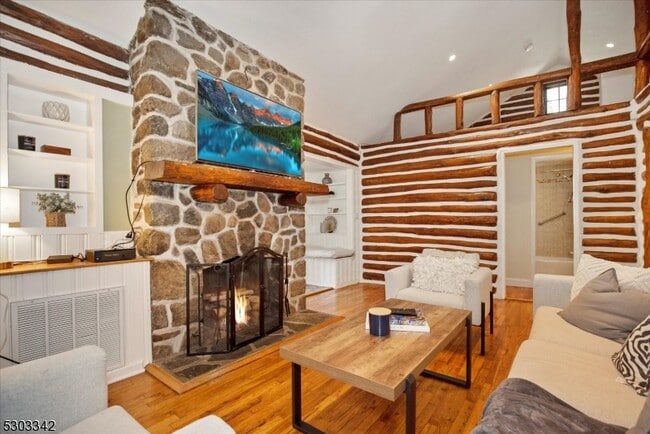 Building Photo - 63 Iroquois Trail
