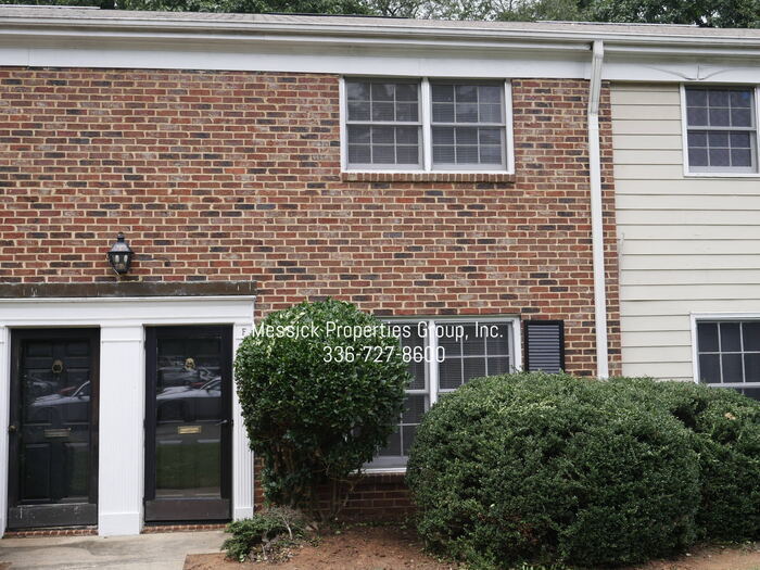 Primary Photo - Townhome overlooking pool!