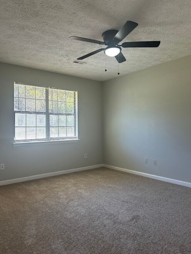 Foto del edificio - 8483 Pineland Dr