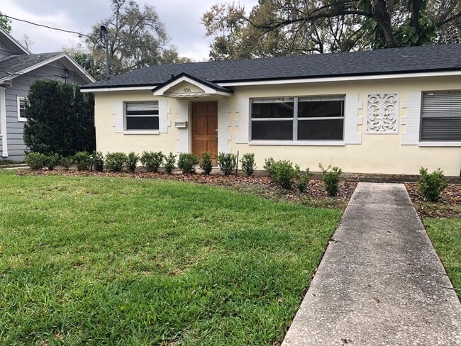 Exterior - 606 Harwood Street