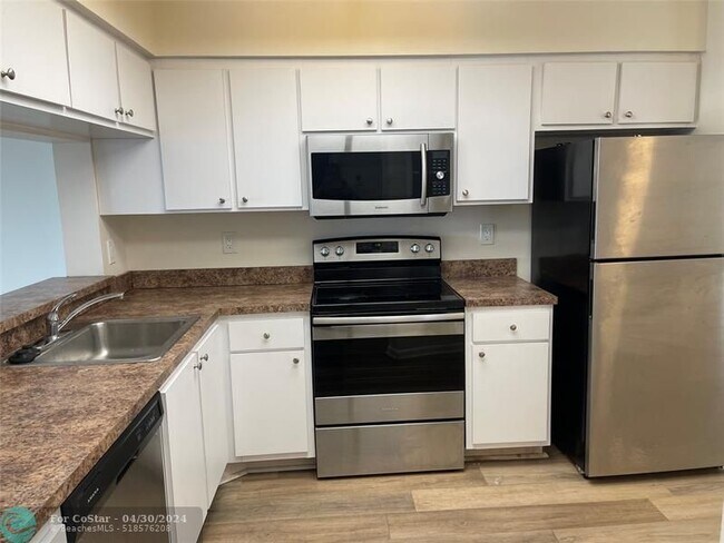 Foto del edificio - 2200 S Cypress Bend Dr
