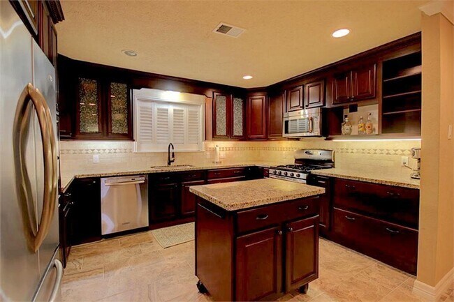 Foto del edificio - 24503 Sunny Glen Dr