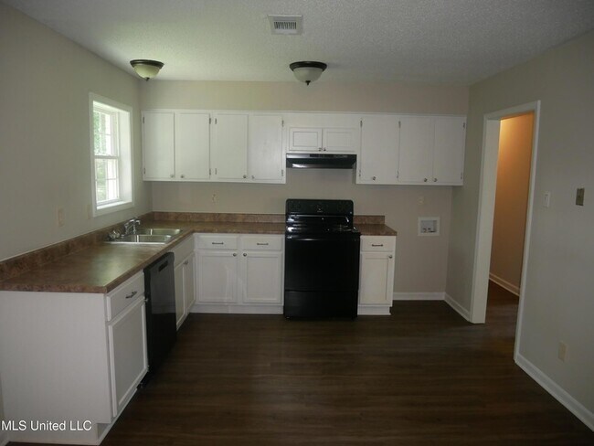 Foto del edificio - 2011 Coral Hills Dr
