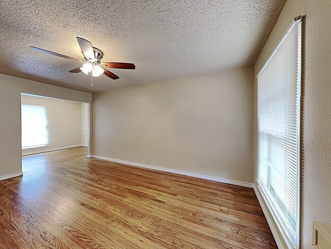 Building Photo - 11211 Ulloa Ln