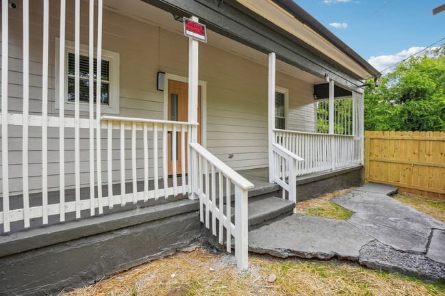 Foto del edificio - Incredible opportunity to live in Historic...