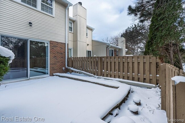 Building Photo - 5075 Buckingham Pl Dr