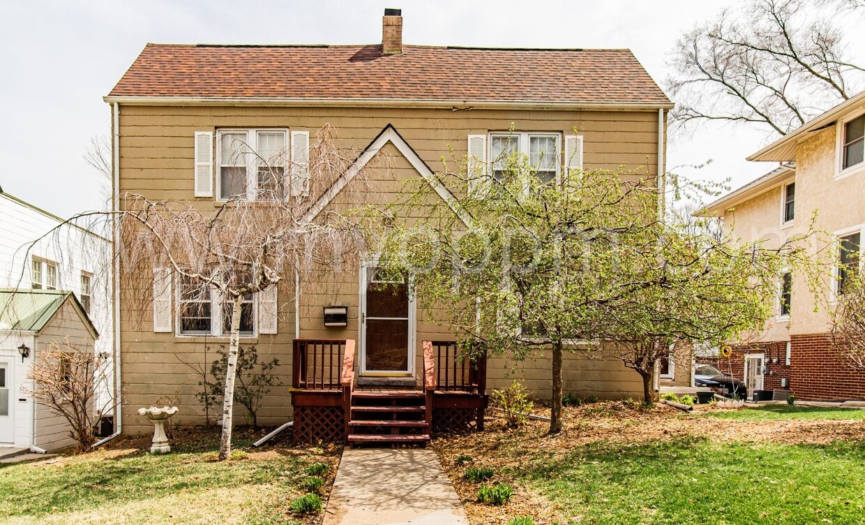 Primary Photo - Unique 2 Bedroom / 1 Bathroom Duplex | Bla...