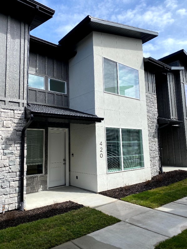 Building Photo - 420 W 40 S