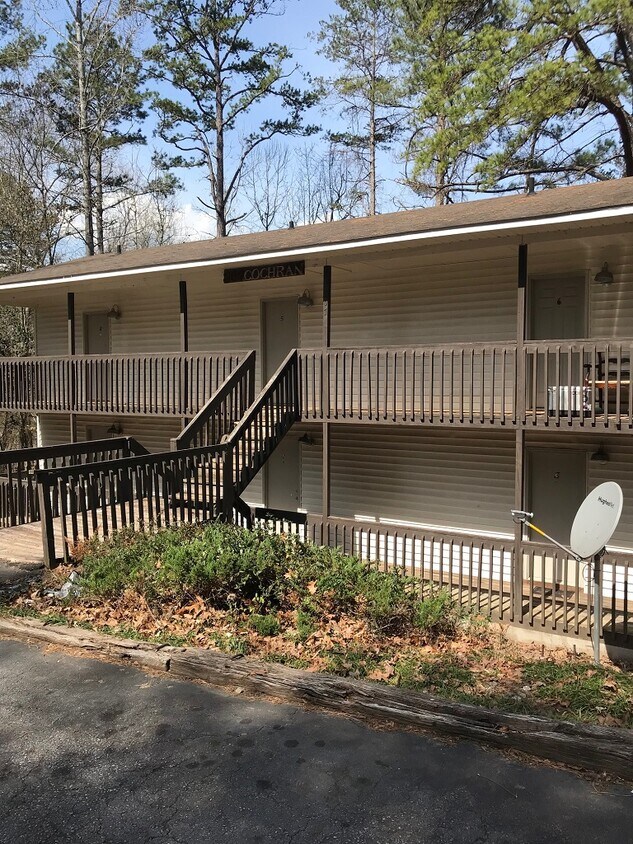 Foto principal - 207 Cochran Rd