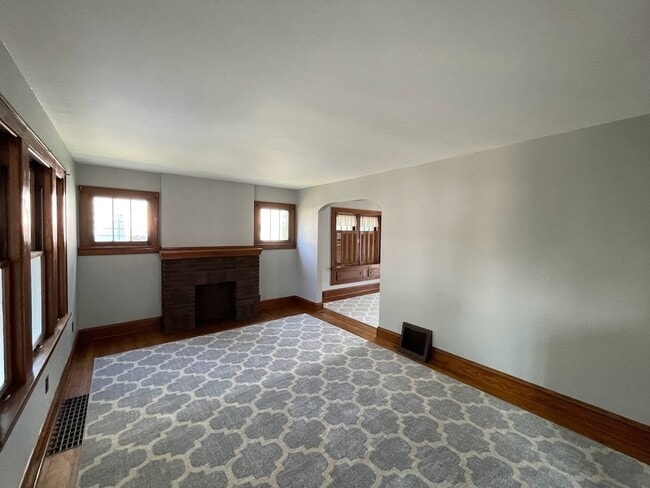 Foto del edificio - Three bedroom 1 1/2 bathroom home for rent