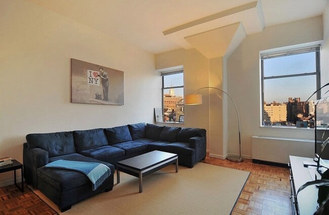 Building Photo - 90 Horatio St