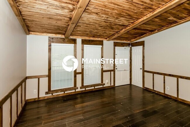 Building Photo - 3 Bedroom Pet-Friendly Home in Birmingham, AL with Main Street Renewal