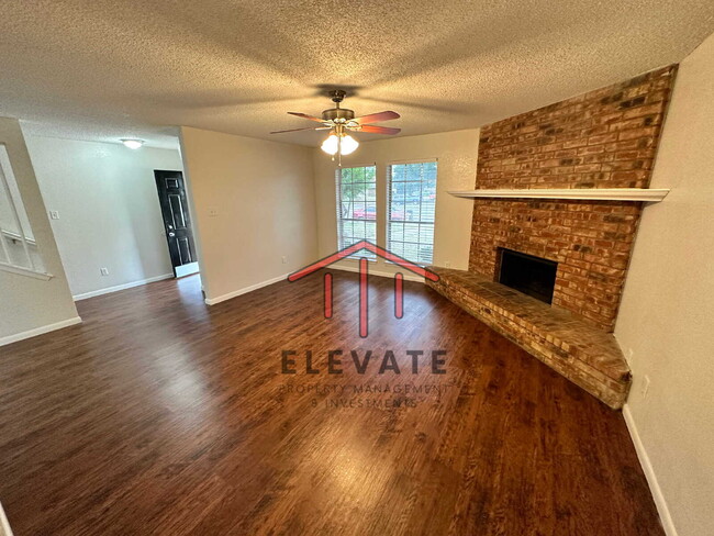 Foto del edificio - "Charming 3-Bedroom Townhouse Oasis with 2...