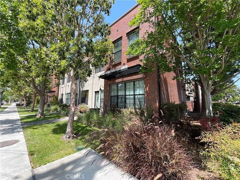 Primary Photo - 501 W Maple Ave