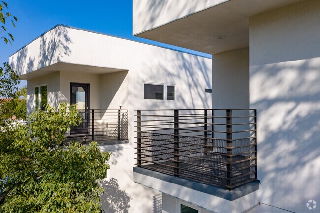 Foto del edificio - 5246 Cleon Ave