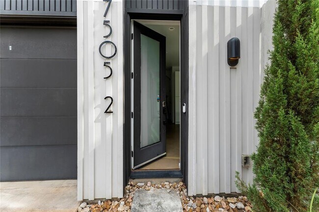 Foto del edificio - 7505 Wynne Ln