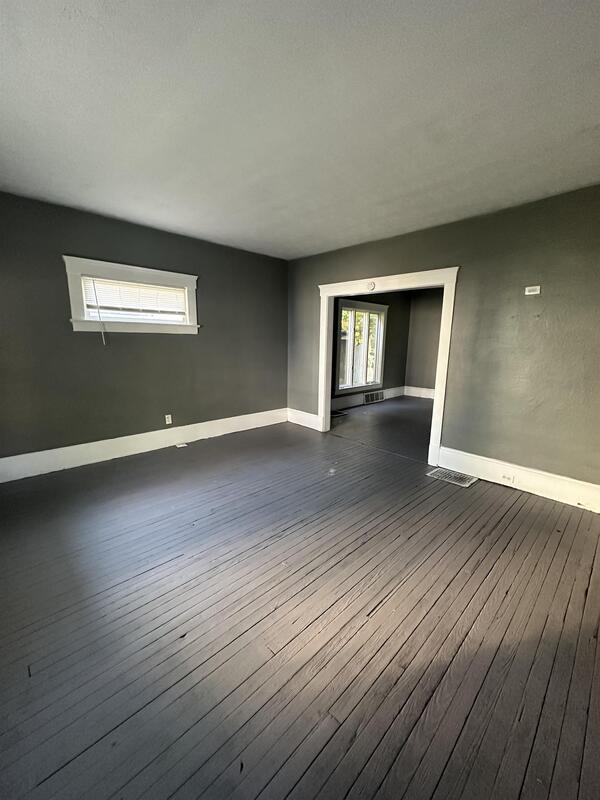 Building Photo - 1352 W 93rd St