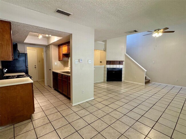Foto del edificio - 512 Eberhart Ln