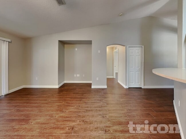 Building Photo - 2020 Nobleton Ave