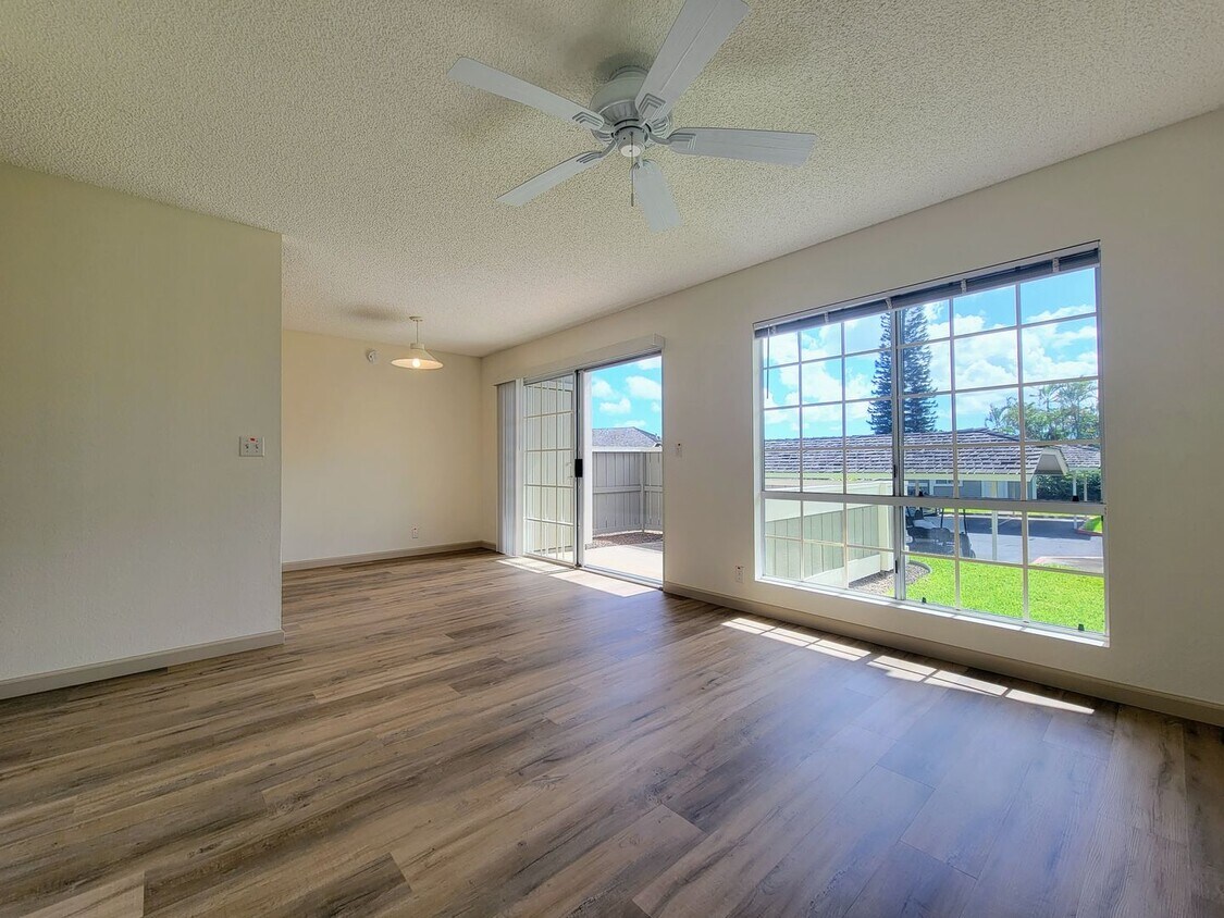 Foto principal - Avaliable now : A 2 Bedroom, 1 bathroom with 2 assigned parking stalls at Royal Palm in Waipio