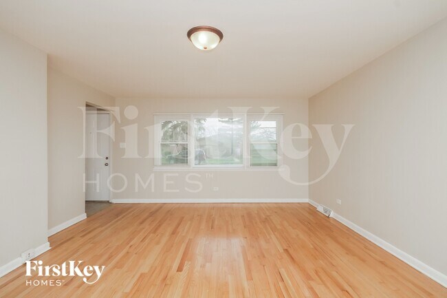 Foto del edificio - 14340 Kenwood Ave