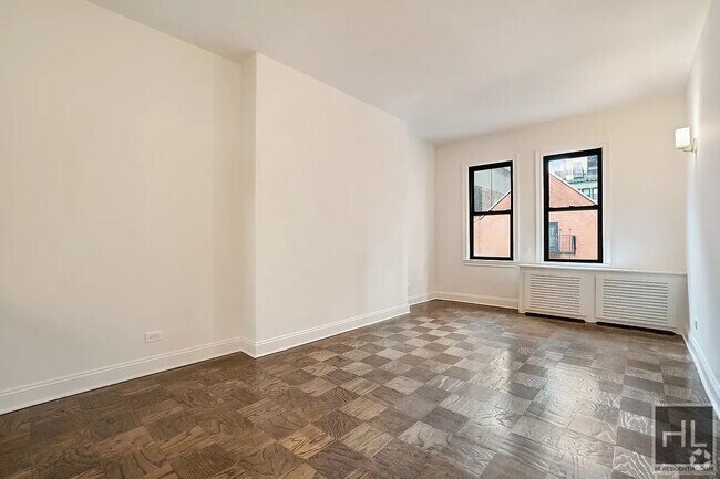 Building Photo - PERFECT Chelsea Studio !!