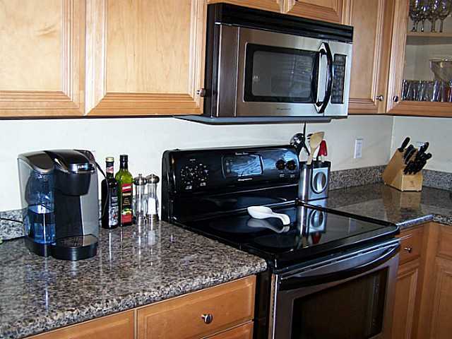 Foto del edificio - Private upstairs 2 bedroom 2 bath condo in...