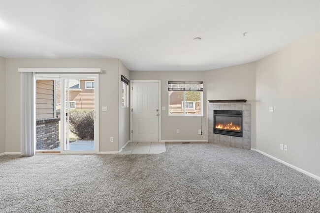Building Photo - $1,840.95 - 2-bed/2.5-bath Townhome in Longmont