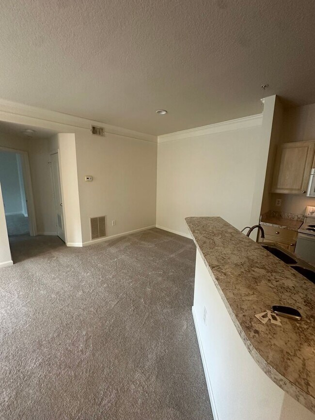 Foto del edificio - Lovely 2-bedroom, 2-bath condo available f...