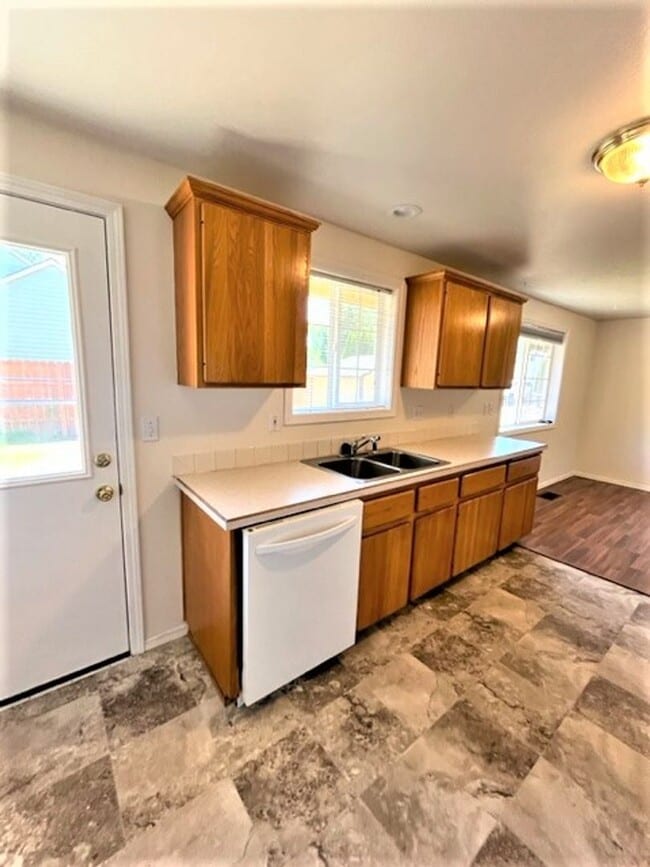 Foto del edificio - 2Bd/1.5Bath Single story duplex McMinnville