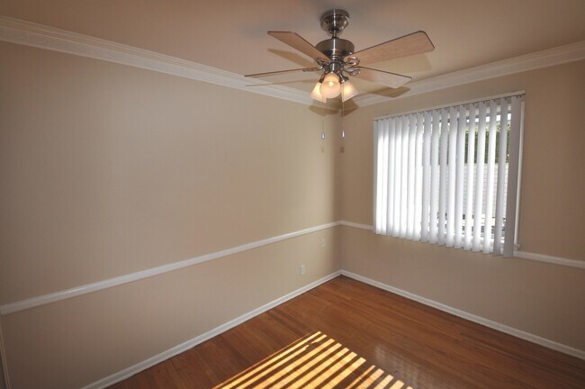 Building Photo - 11038 La Maida St