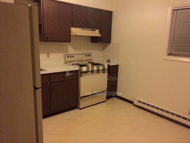 Building Photo - 371 Southland Dr