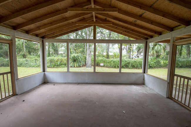 Foto del edificio - 831 Devon Drive