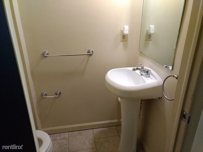 Foto del edificio - 2 br, 1.5 bath Condo - 20408 15 Mile Rd
